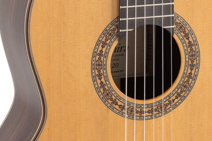 GUITARRA CLÁSICA ADMIRA A20 ELECTRIFICADA CON FISHMAN SERIE ARTESANÍA - Imagen 4