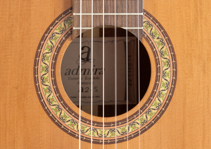 GUITARRA CLÁSICA ADMIRA A2 ELECTRIFICADA CON FISHMAN SERIE ARTESANÍA - Imagen 3