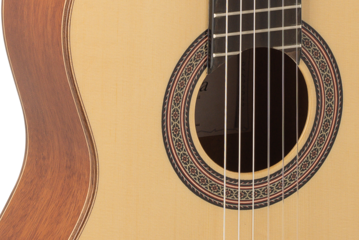 GUITARRA CLÁSICA ADMIRA A45 SERIE ARTESANÍA - Imagen 3