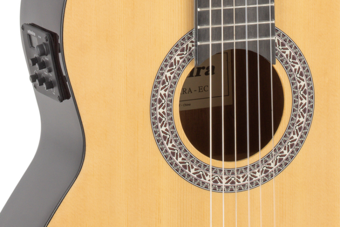 GUITARRA CLASICA ADMIRA SARA 4/4 ELECTRIFICADA CON CUTAWAY SERIE INICIACIÓN BRILLO - Imagen 3