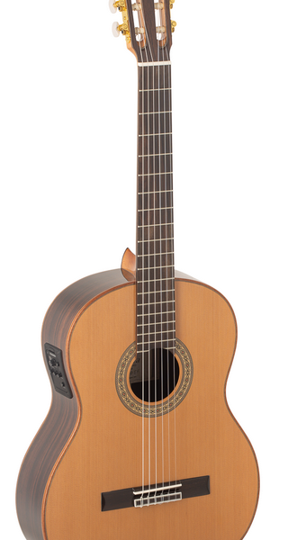 GUITARRA CLÁSICA ADMIRA A10 ELECTRIFICADA CON FISHMAN SERIE ARTESANÍA