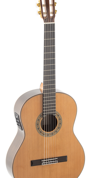 GUITARRA CLÁSICA ADMIRA A15 ELECTRIFICADA CON FISHMAN SERIE ARTESANÍA