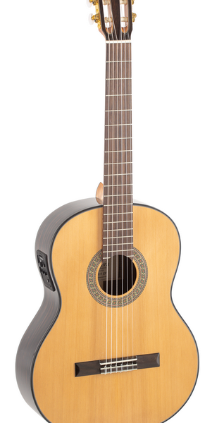 GUITARRA CLÁSICA ADMIRA A4 ELECTRIFICADA CON FISHMAN SERIE ARTESANÍA