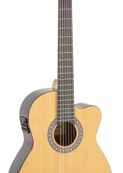 GUITARRA CLASICA ADMIRA SARA 4/4 ELECTRIFICADA CON CUTAWAY SERIE INICIACIÓN BRILLO